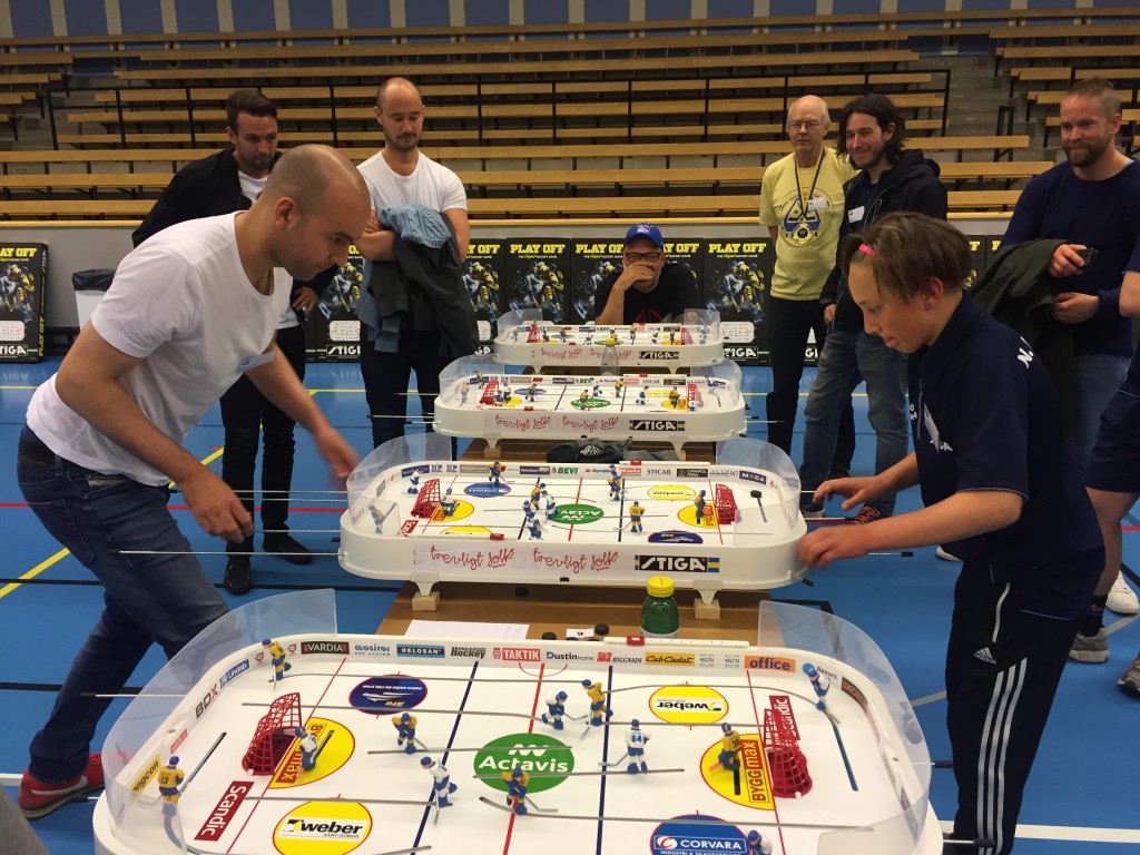 Jimmy Douz (t v) vann den spännande rookie-finalen mot Niklas Blomberg (t h)