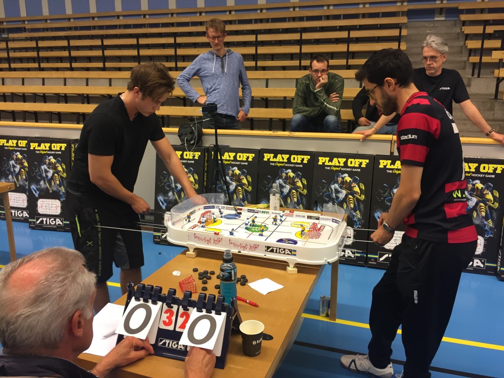 Semifinal mellan Oscar Henriksson (t v) mot Hans Österman (t h)